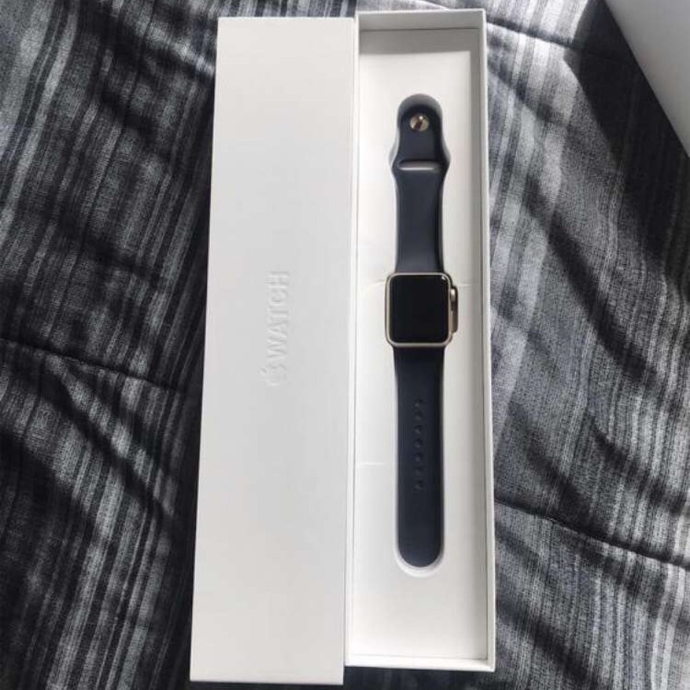 SERIES 1 APPLE WATCH AND DOCK